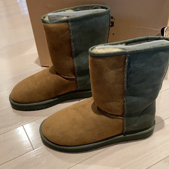 Ugg Classic Boot - Picture 2 of 6